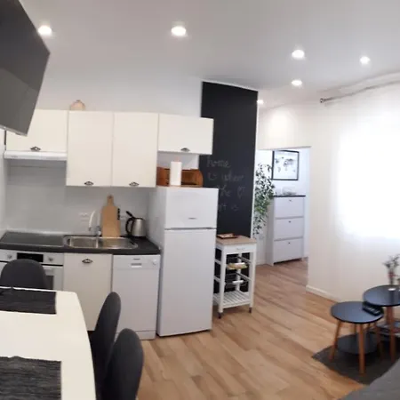 Апартаменты Lili In Pet Friendly, Free Parking *