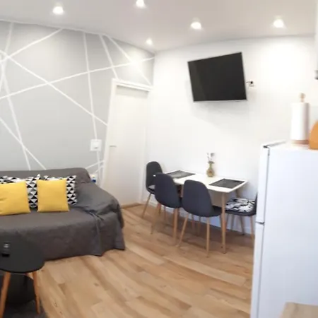 Apartment Lili In Pet Friendly, Free Parking Zadar
